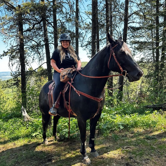 Meet your Posher, Katie - Picture 1 of 1